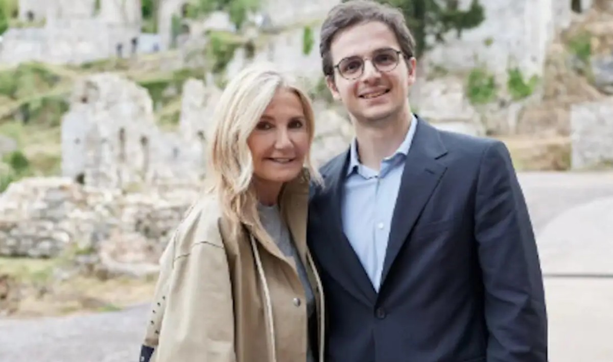 Η Μαρέβα Μητσοτάκη με τον Κωνσταντίνο Μητσοτάκη στον Μυστρά: Η φωτογραφία με τον εορτάζοντα γιο της και η ευχή