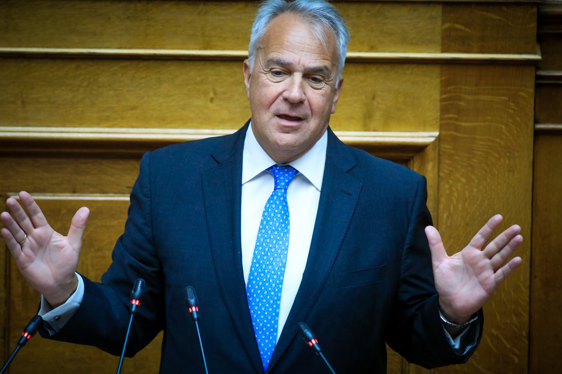 Συζήτηση στην Ολομέλεια της Βουλής επί της προτάσεως που κατέθεσαν ο Πρόεδρος της Κοινοβουλευτικής Ομάδας ΠΑΣΟΚ-ΚΙΝΗΜΑ ΑΛΛΑΓΗΣ, Νίκος Ανδρουλάκης και οι τριάντα ένας (31) Βουλευτές της Κοινοβουλευτικής του Ομάδας, για σύσταση Εξεταστικής Επιτροπής "για την εξέταση του ειδικού ζητήματος δημοσίου συμφέροντος της παράνομης χρήσης του παράνομου λογισμικού Predator στην Ελληνική επικράτεια (87 επαληθευμένες στοχεύσεις σε βάρος φυσικών προσώπων), της εικαζόμενης συμμετοχής της Εθνικής Υπηρεσίας Πληροφοριών (ΕΥΠ) σε υποθέσεις παραβίασης του απορρήτου των επικοινωνιών και παράνομης επεξεργασίας δεδομένων προσωπικού χαρακτήρα, της χειραγώγησης της Εξεταστικής Επιτροπής που συνεστήθη σύμφωνα με την από 29 Αυγούστου 2022 απόφαση της Ολομέλειας της Βουλής και την έρευνα για την ύπαρξη ευθυνών του Πρωθυπουργού Κυριάκου Μητσοτάκη και κάθε άλλου εμπλεκομένου φυσικού ή νομικού προσώπου", Παρασκευή 22 Μαΐου 2026.
