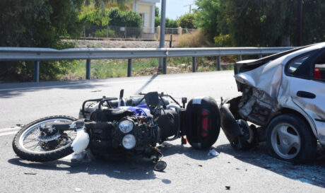Μηχανή στο οδόστρωμα μετά από τροχαίο
