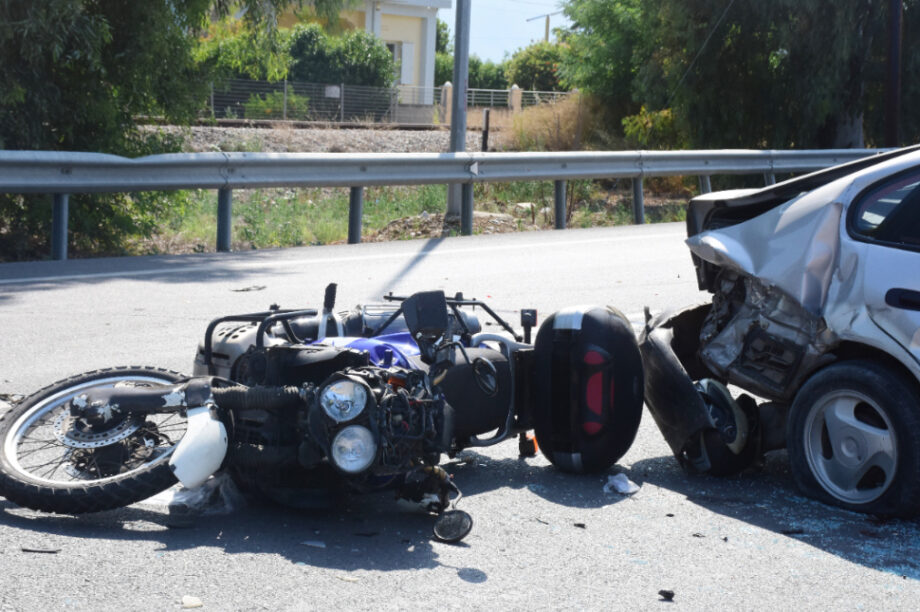 Μηχανή στο οδόστρωμα μετά από τροχαίο