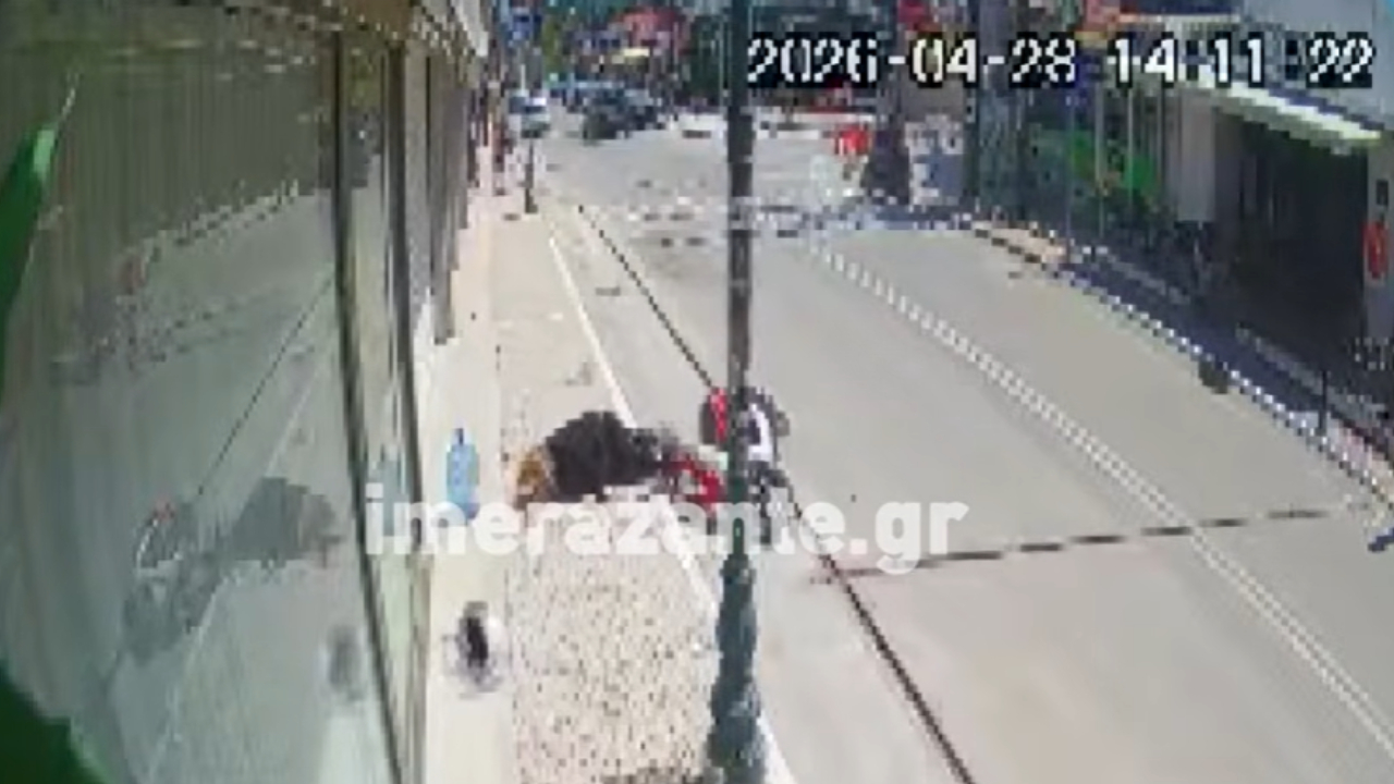 Βίντεο-ντοκουμέντο: Εργαζόμενη πέφτει με το μηχανάκι της σε ακάλυπτη τάφρο οπτικής ίνας