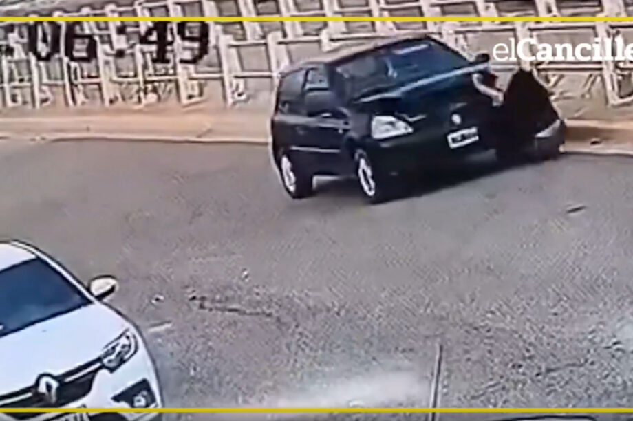 Αργεντινή: Οδηγός παρασύρθηκε από το ίδιο το αυτοκίνητό της! (βίντεο)