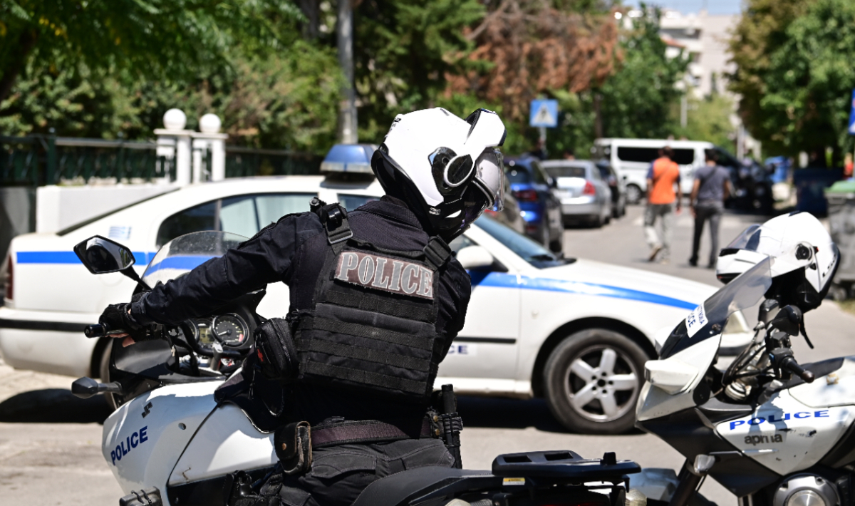 Συναγερμός στις Αρχές: Οπλοστάσιο σε σπίτι στο Λαύριο, χειροπέδες σε 56χρονο