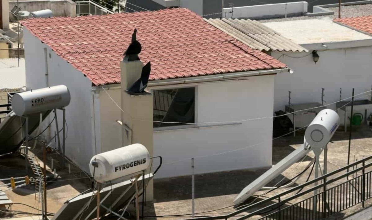 Έγκυος στο 7ο παιδί η μητέρα της οικογένειας που ζούσε μέσα σε ακαθαρσίες στο Περιστέρι
