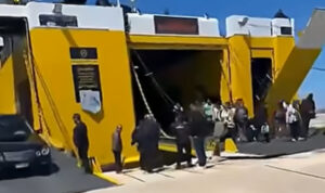 Πλοίο προσέκρουσε στο μόλο κατά την πρόσδεση στο λιμάνι της Ζακύνθου – Δείτε βίντεο