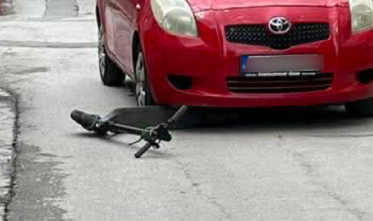 Αυτοκίνητο συγκρούστηκε με παιδικό πατίνι στον Βόλο – Δείτε φωτο