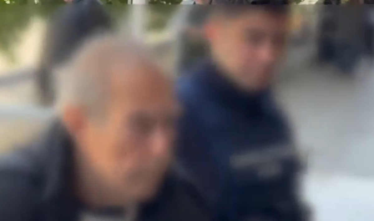 «Ήθελα τα χρήματα μου»: Ενώπιον του ανακριτή ο 67χρονος που μπήκε με σφυρί σε τράπεζα στη Θεσσαλονίκη (βίντεο)