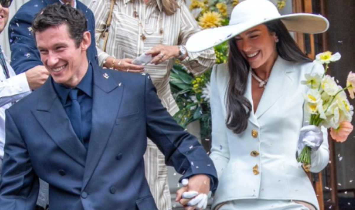 Dua Lipa και Callum Turner: Παντρεύτηκαν με πολιτικό γάμο στο Λονδίνο (φωτο, βίντεο)