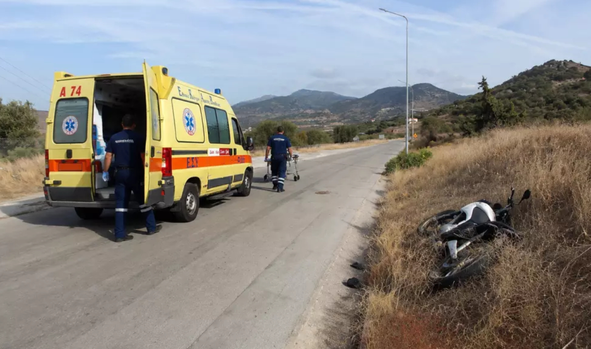 Σοβαρό τροχαίο στη Λέσβο: 26χρονος τραυματίστηκε όταν η μηχανή εξετράπη της πορείας της