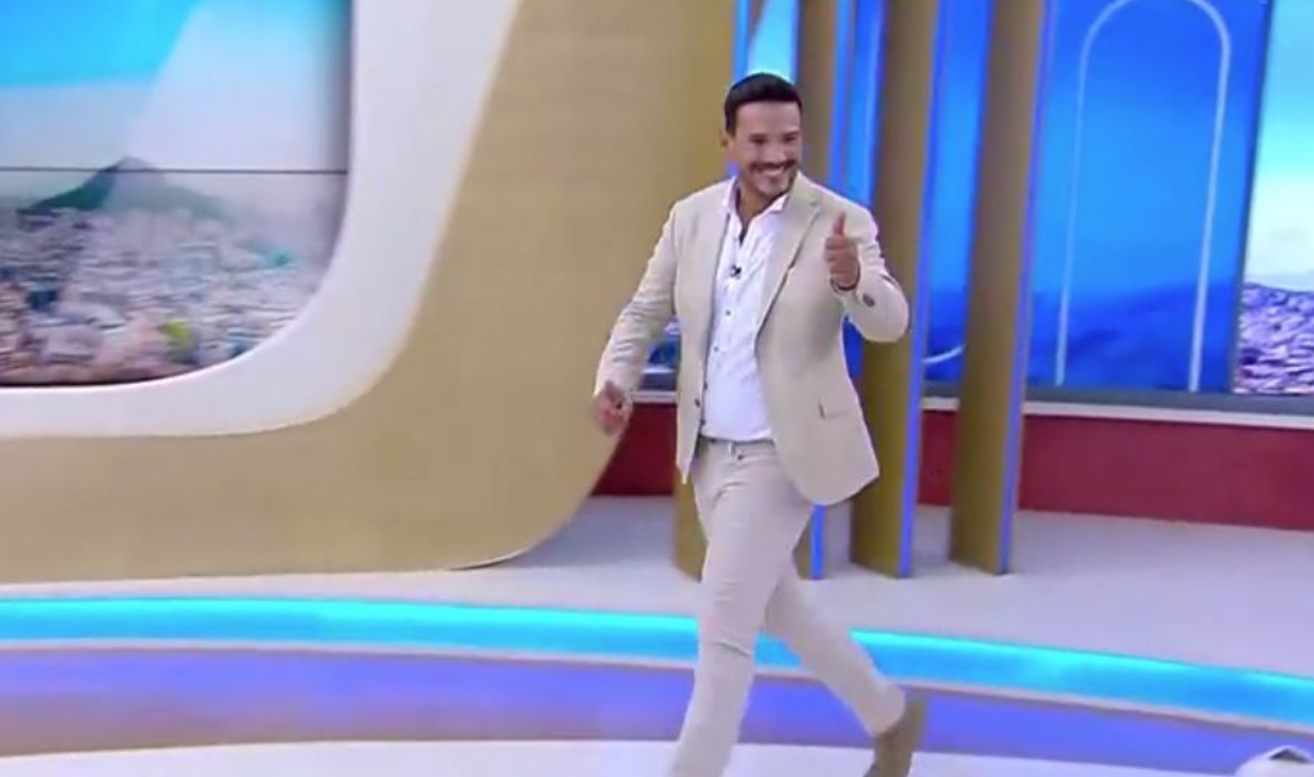 Κώστας Τσουρός: Τέλος συνεργασίας με τον ΣΚΑΪ – «Προσέχετε ποιοι είναι δίπλα σας»