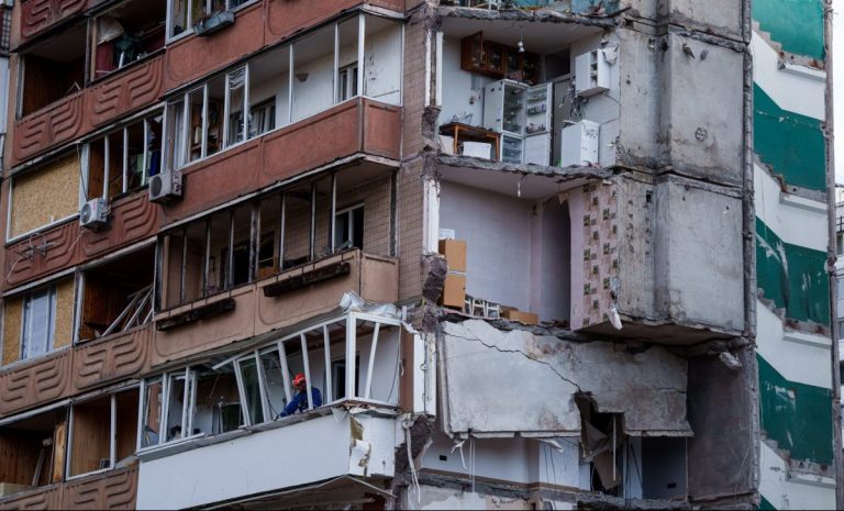 Ουκρανία: Στους 24 ανήλθαν οι νεκροί από ρωσικό πλήγμα