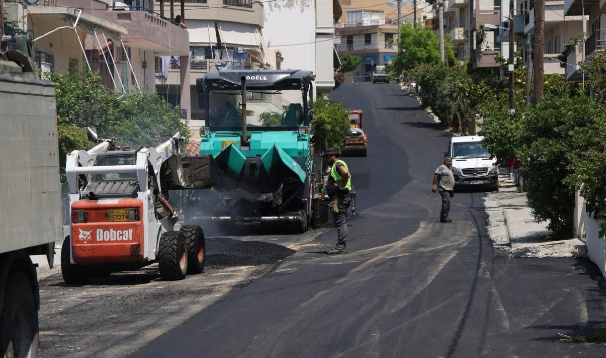 Ηράκλειο: Σε πλήρη εξέλιξη οι εργασίες αποκατάστασης του οδικού δικτύου σε παραλιακή και Πατέλες