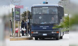 Ηράκλειο: Στο αεροδρόμιο «Ν. Καζαντζάκης» οι ακτιβιστές του “στολίσκου της Ελευθερίας” – Σε εξέλιξη μεγάλη αστυνομική επιχείρηση