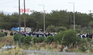 Ηράκλειο: Έφτασαν οι 145 ακτιβιστές υπό ισχυρή συνοδεία – Δείτε φωτογραφίες