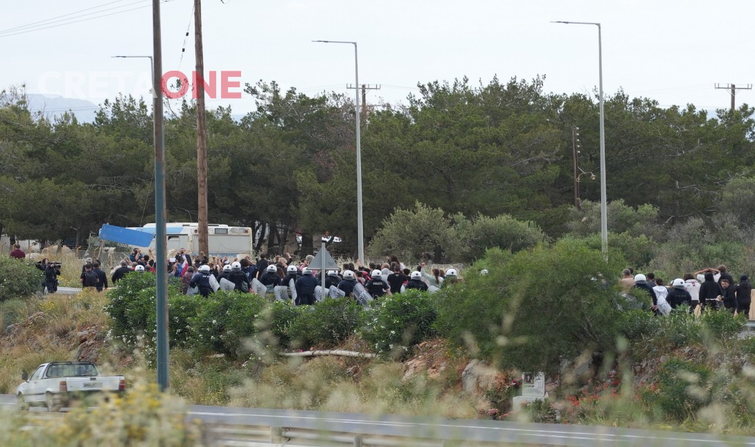 Ηράκλειο: Έφτασαν οι 145 ακτιβιστές υπό ισχυρή συνοδεία – Δείτε φωτογραφίες