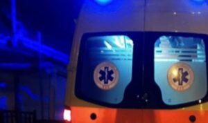 Σφοδρή σύγκρουση αυτοκινήτων στην Ελευσίνα – Δύο άτομα τραυματίστηκαν και ακόμα ένας χωρίς τις αισθήσεις του