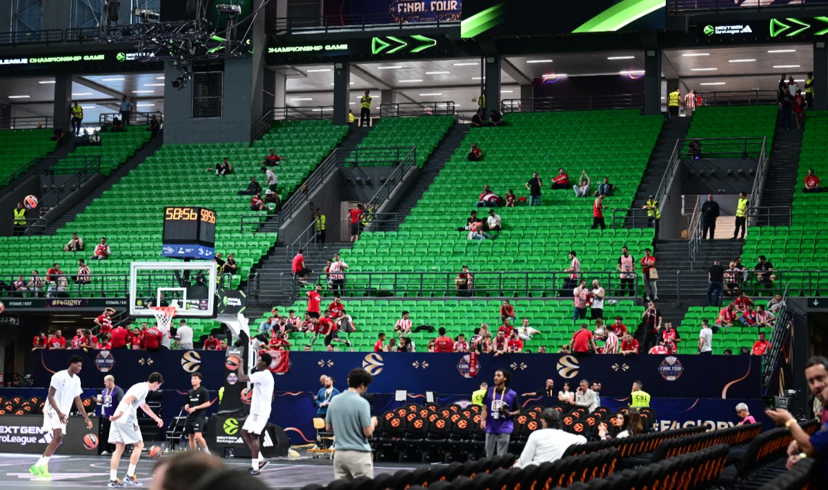 Στους ρυθμούς του Final Four οι φίλαθλοι του Ολυμπιακού – Γεμίζει από νωρίς το γήπεδο (Φώτο)