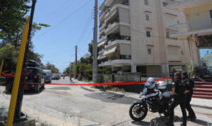 Ηλιούπολη: Σχεδίαζαν από καιρό την πτώση στο κενό οι δύο 17χρονες – Στα χέρια των αρχών το ημερολόγιο της πολυτραυματία