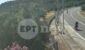 Θρήνος στη Μυτιλήνη για τον 16χρονο και τον 18χρονο που σκοτώθηκαν σε τροχαίο, η στιγμή που η μηχανή τους χτύπησε σε κράσπεδο και κολώνα