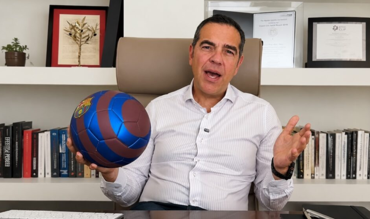 Τσίπρας: Με «άρωμα Μπαρτσελόνα» τα χρώματα του νέου κόμματος και το ραντεβού στο Θησείο (βίντεο)