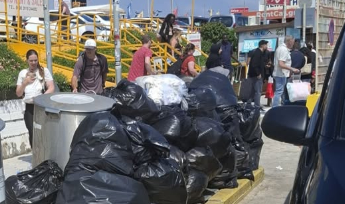 Αεροδρόμιο Ηρακλείου: Εικόνα ντροπής με «βουνά» από σκουπίδια στην έξοδο – Δείτε φωτογραφία