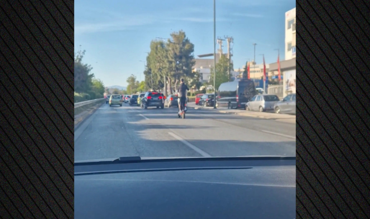 Επικίνδυνοι ελιγμοί με ηλεκτρικό πατίνι στη Λεωφόρο Βουλιαγμένης χωρίς κράνος – Δείτε βίντεο
