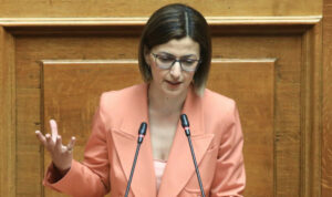 Έκκληση Αγαπηδάκη προς τις γυναίκες της Κρήτης: «Να μην επιτρέπουν όπλα στο σπίτι τους»