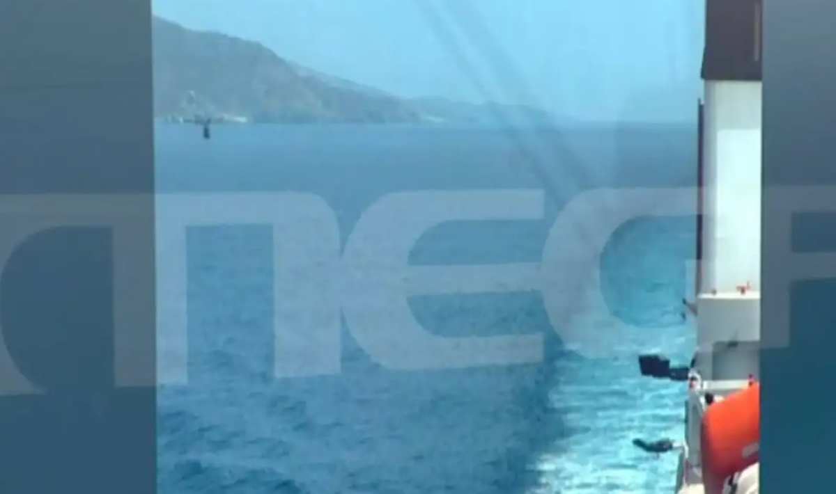 Συναγερμός μεταξύ Άνδρου και Μυκόνου μετά από παρενόχληση πλοίου από ελικόπτερο
