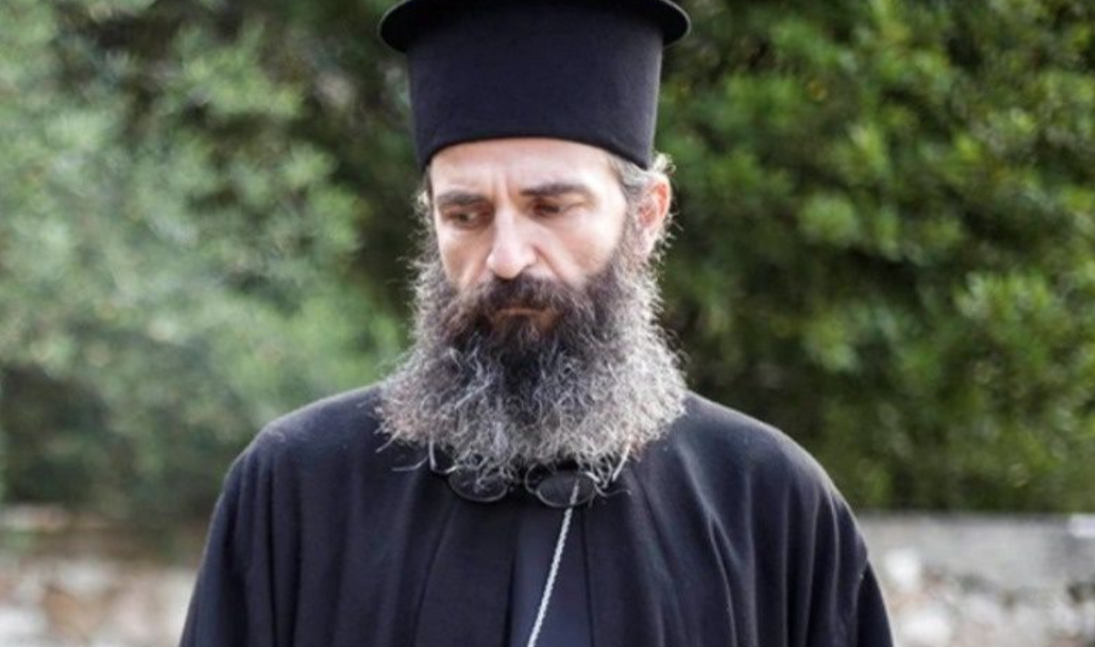 Αγνώριστος ο Άρης Σερβετάλης στο Άγιο Όρος για τις ανάγκες του ρόλου του ως «Άγιος Ιωσήφ»