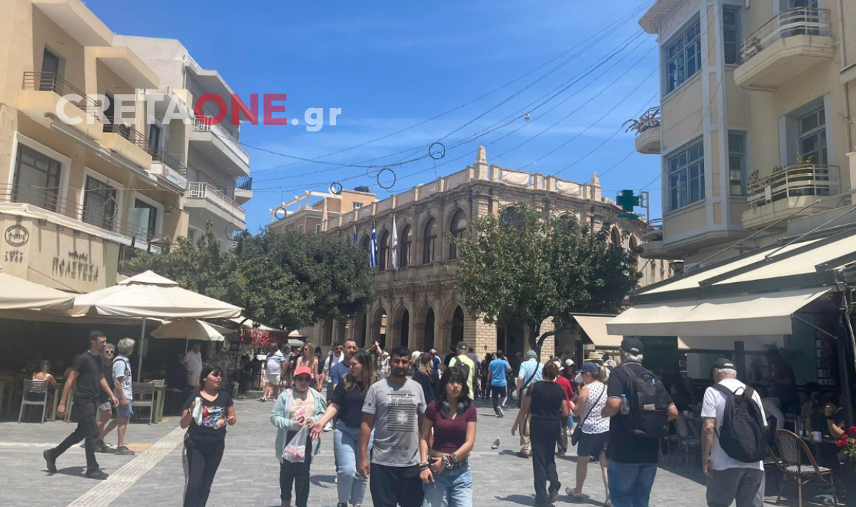 «Πλημμύρισε» το κέντρο του Ηρακλείου από τουρίστες – Δείτε φωτογραφίες