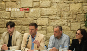 Ηράκλειο: Ολοκληρώθηκε η ανοιχτή πολιτική συζήτηση με τον Στέφανο Κασσελάκη (φώτο)