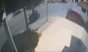 Σοβαρό τροχαίο στο Ηράκλειο- Πώς σώθηκε ο οδηγός μηχανής (Σοκαριστικό βίντεο)