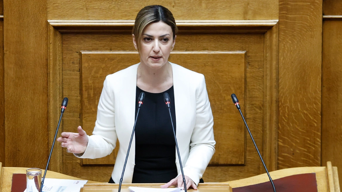Αδιαθεσία για την Αγαπηδάκη στη Βουλή