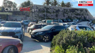 στάθμευση Μενδώνη ενετικά τείχη