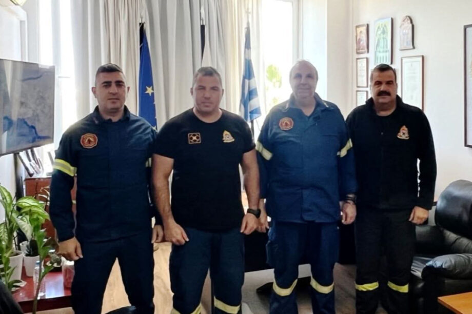 πυροσβέστες συνάντηση με Συντονιστή