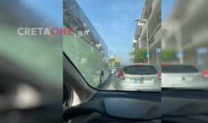 Μασταμπάς: Λεωφορείο «εγκλωβισμένο» σε δρόμο-παρκινγκ – Καθημερινό φαινόμενο η άναρχη στάθμευση
