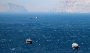 Στενά του Ορμούζ: Κλιμακώνεται η ένταση – Η θέση του Ιράν για τη στρατιωτική λύση