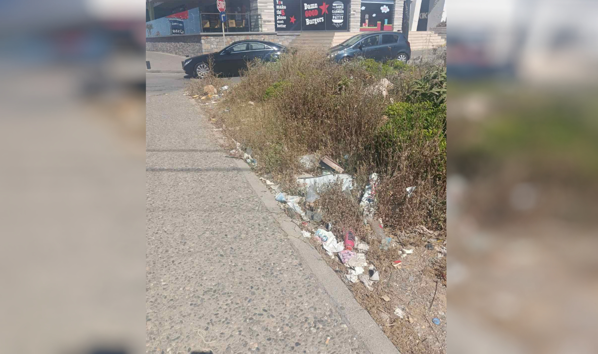 Η άλλη όψη της παραλιακής του Ηρακλείου – Σκουπίδια και εγκατάλειψη (φώτο)