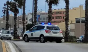 Ηράκλειο: Τροχαίο ατύχημα στην παραλιακή – Όχημα εξετράπη της πορείας του κι ανέβηκε πάνω στο πεζοδρόμιο