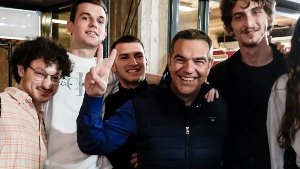 «Μαντεψιές» και Πολιτικές «Πυξίδες» για το νέο Κόμμα του Αλέξη Τσίπρα – Το όνομα που προτείνουν οι νέοι (Βίντεο)