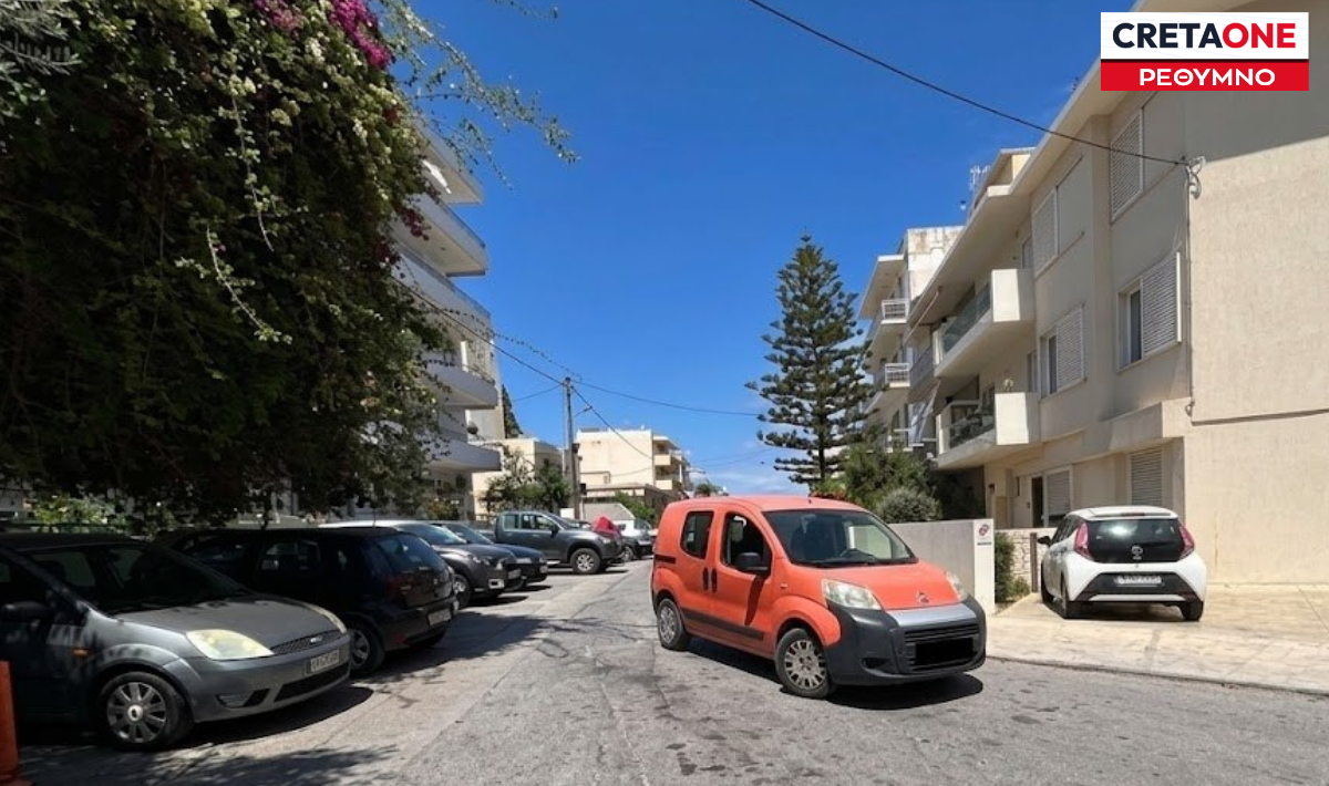 Ρέθυμνο: Παράτησε το αμάξι στη μέση του δρόμου κι έφυγε (φώτο)
