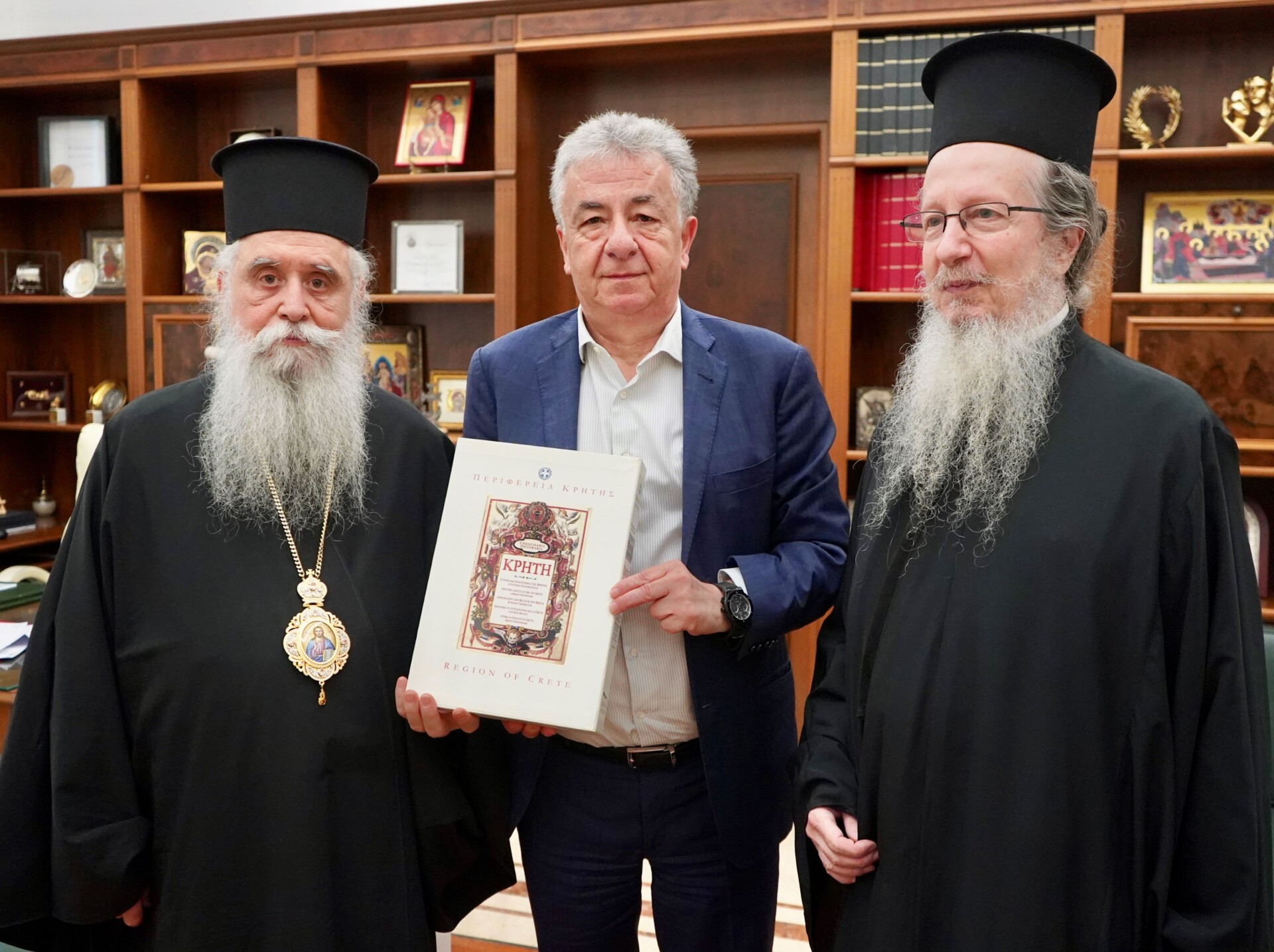 Επίσκεψη του Σεβασμιωτάτου Αρχιεπισκόπου Σινά Συμεών στον Περιφερειάρχη Κρήτης Σταύρο Αρναουτάκη