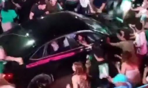Συναγερμός στο Μεξικό: Αυτοκίνητο έπεσε πάνω σε οπαδούς του Μουντιάλ που πανηγύριζαν – 17 τραυματίες (βίντεο)