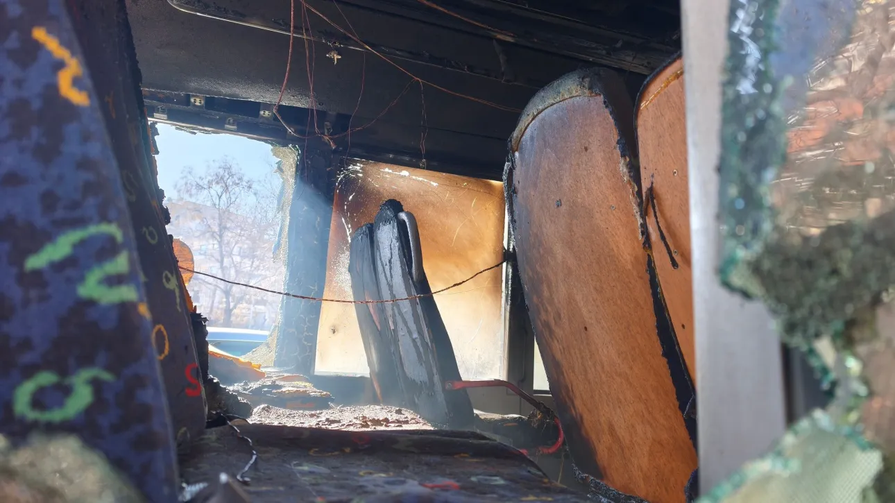 Φωτιά σε λεωφορείο των ΚΤΕΛ Χαλκιδικής με 15 επιβάτες – Έβγαιναν καπνοί από τη μηχανή (φώτο)