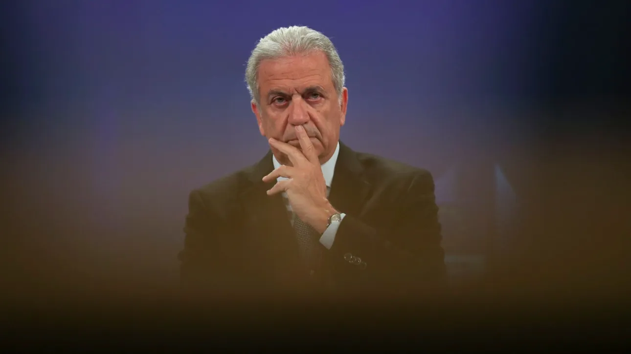 Διευκρινίσεις Κομισιόν για Αβραμόπουλο: Εσωτερικός έλεγχος και όχι έρευνα το 2022