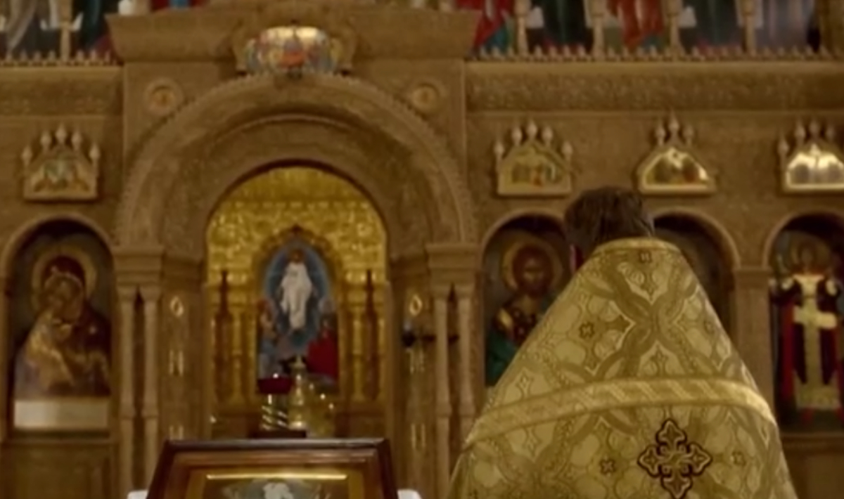 Καταγγελία 4 κοριτσιών κατά ιερέα για βιασμό και χειραγώγηση – «Μας έβαζε να φιλιόμαστε στο στόμα με τις φίλες μας» (βίντεο)