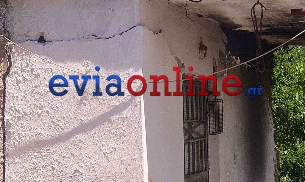 Εύβοια: Απεγκλωβισμός ηλικιωμένων γυναικών από σπίτια στη Λίμνη μετά τους σεισμούς (βίντεο)