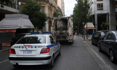 Απορριματοφόρο και περιπολικό