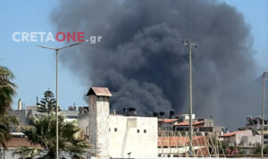 Ηράκλειο: Ήχησε το 112 για τη μεγάλη φωτιά σε αποθήκη ξυλείας στον Άγιο Ιωάννη Χωστό