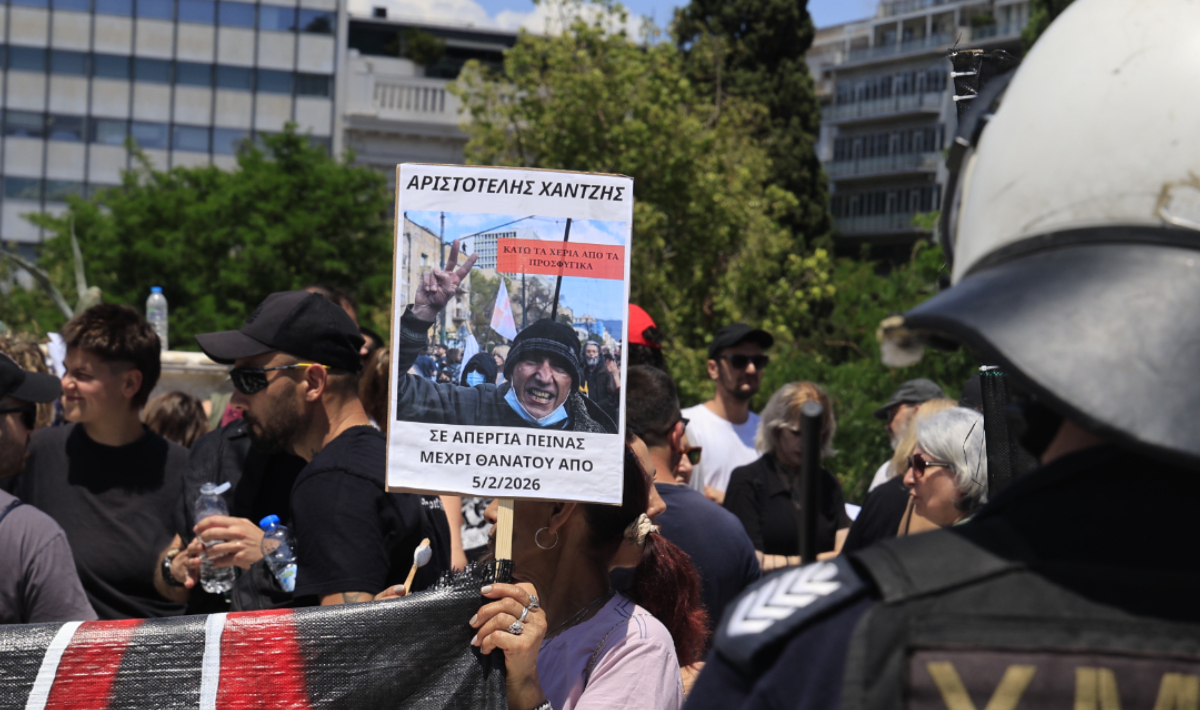 Στο νοσοκομείο σε κρίσιμη κατάσταση ο απεργός πείνας στα προσφυγικά Αλεξάνδρας Αριστοτέλης Χαντζής